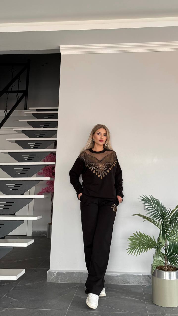 Elegant Mesh-Detail Black Lounge Set